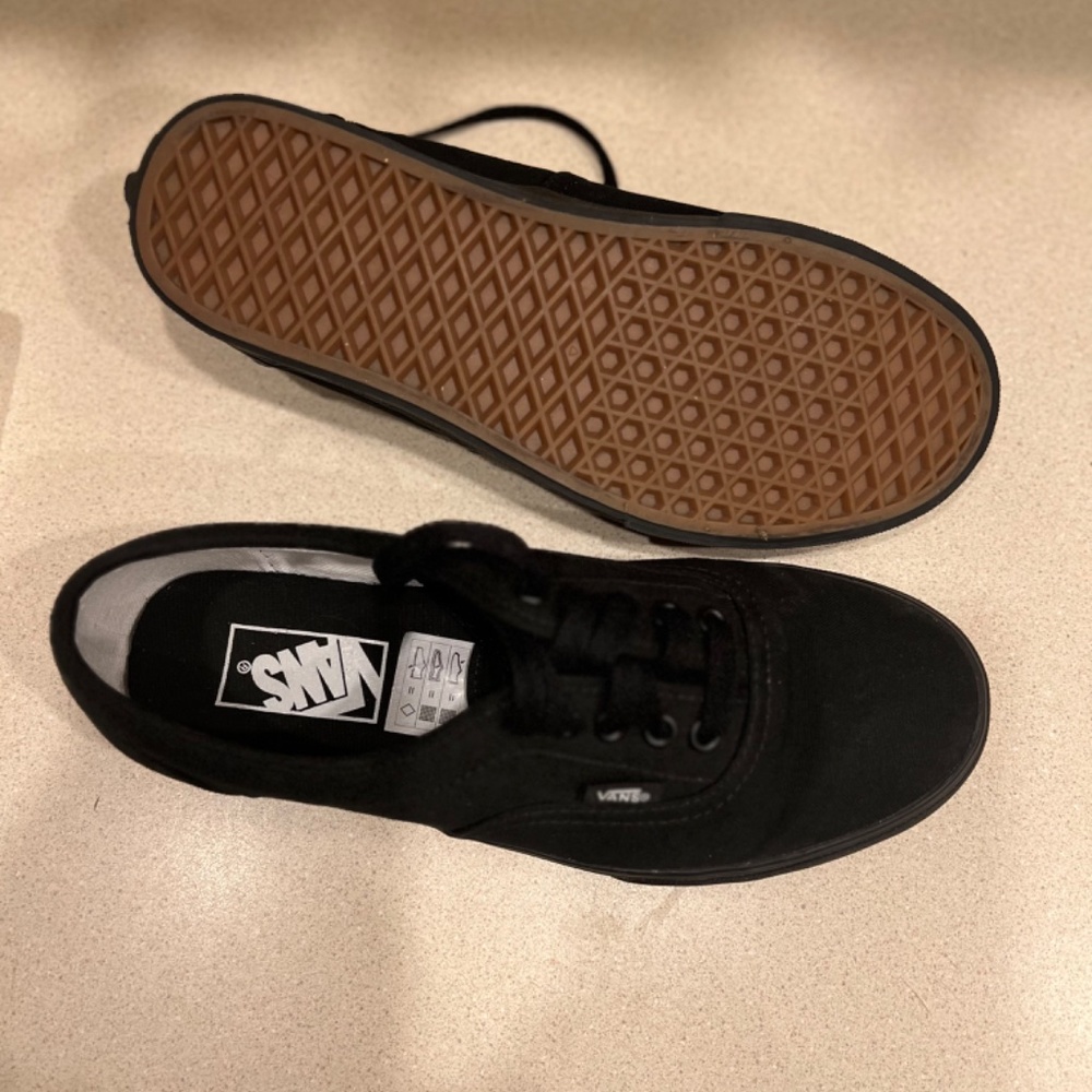 VANS Size 8 low top shoes